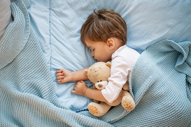 Сколько нужно спать детям и как помочь ребенку уснуть: ответы медицинского психолога