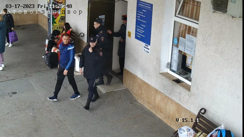 В Анапе задержали мужчину, который снимал школьников на телефон. Фото: t.me/OMVD_Anapa_news
