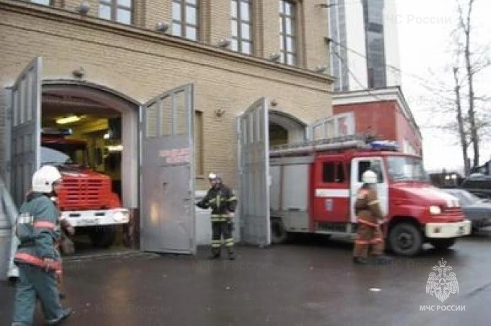 Возгорание произошло в двухэтажном многоквартирном доме. Фото: МЧС Оренбургской области