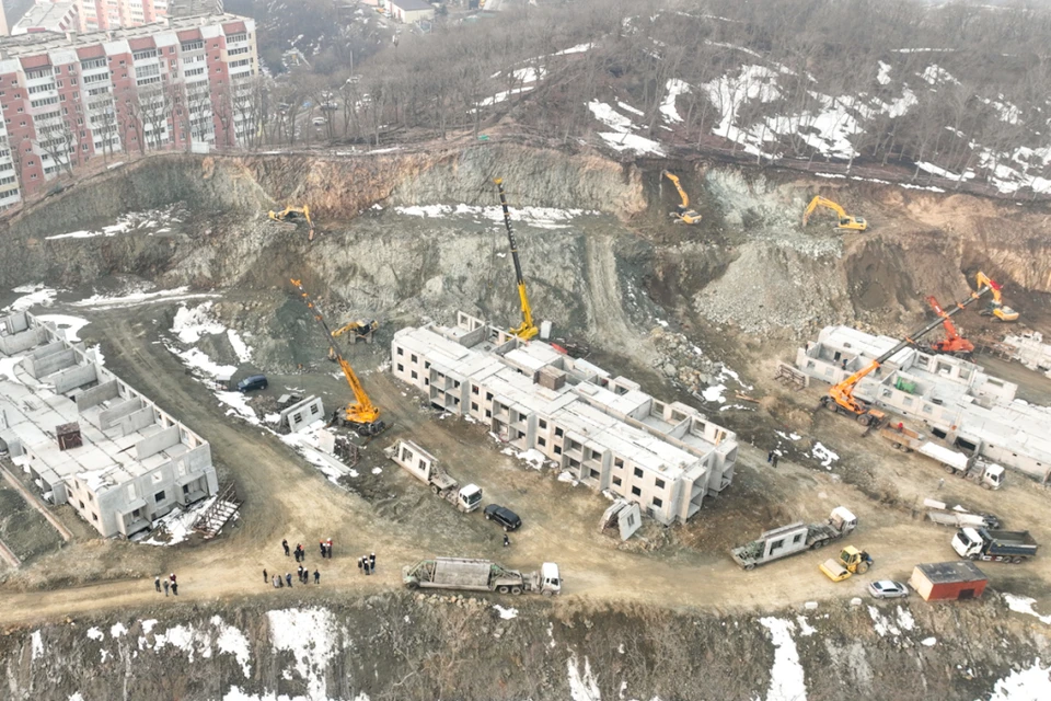 В начале стройки подрядчик затянул со сдачей объектов.