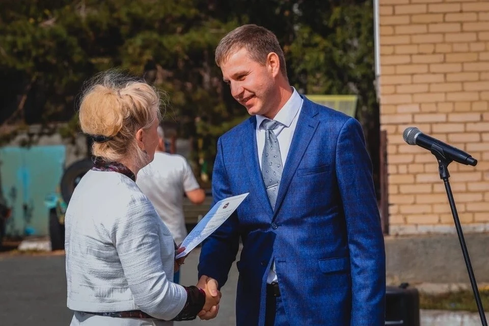 Директору службы Александру Шину в прошлом году вручили благодарственное письмо от губернатора за многолетний добросовестны труд. Фото: МКУ «ПССВО»