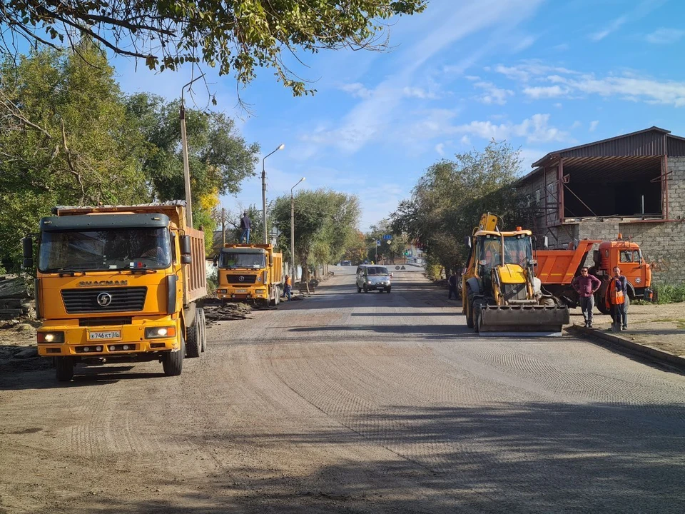 До середины лета в Астрахани обновят дороги на 22 улицах