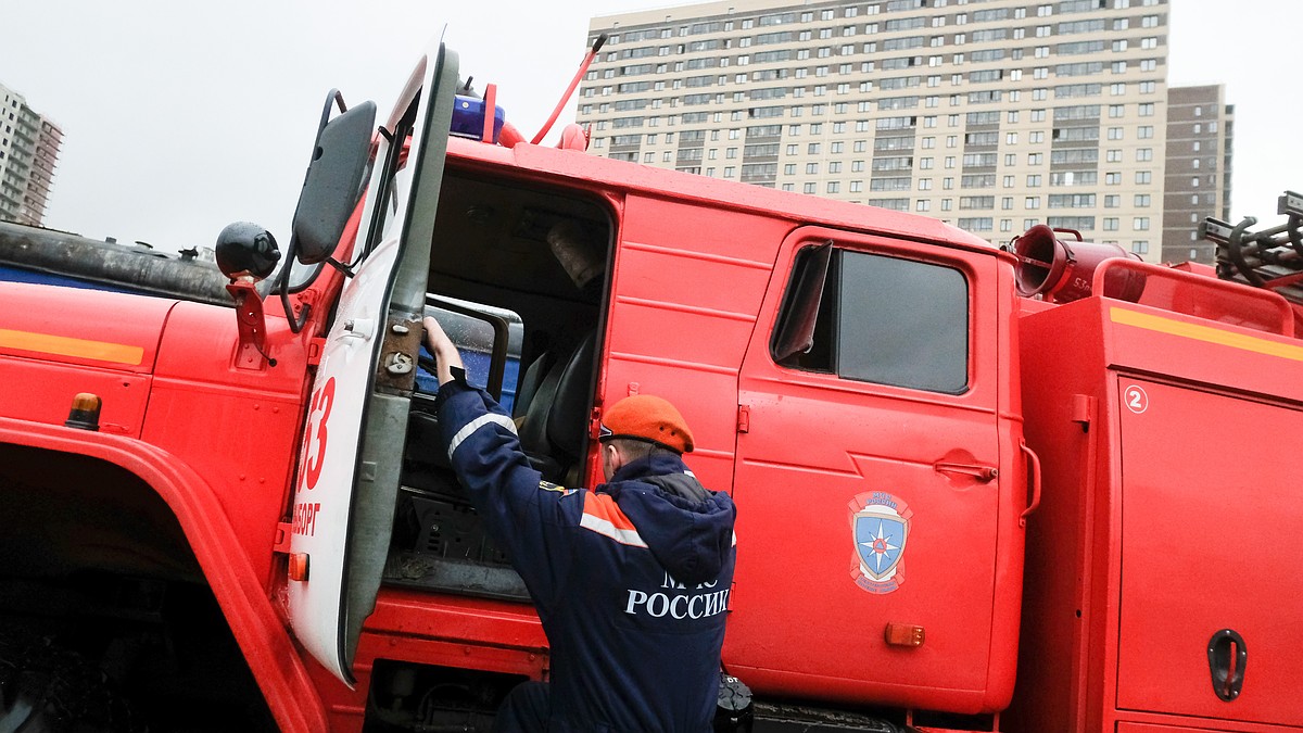 Спасатели эвакуировали 23 человек из-за пожара в жилом доме на Бестужевской  улице в Петербурге - KP.RU