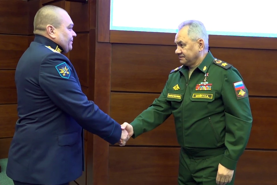 Сергей Шойгу вручил российским военнослужащим награды