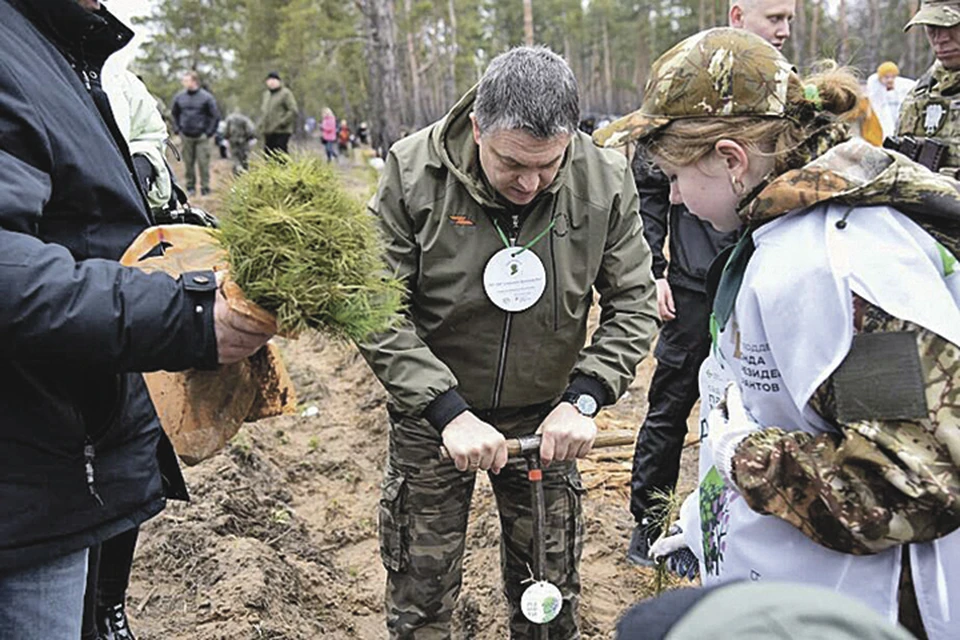 Леонид Пасечник дал старт закладки леса.