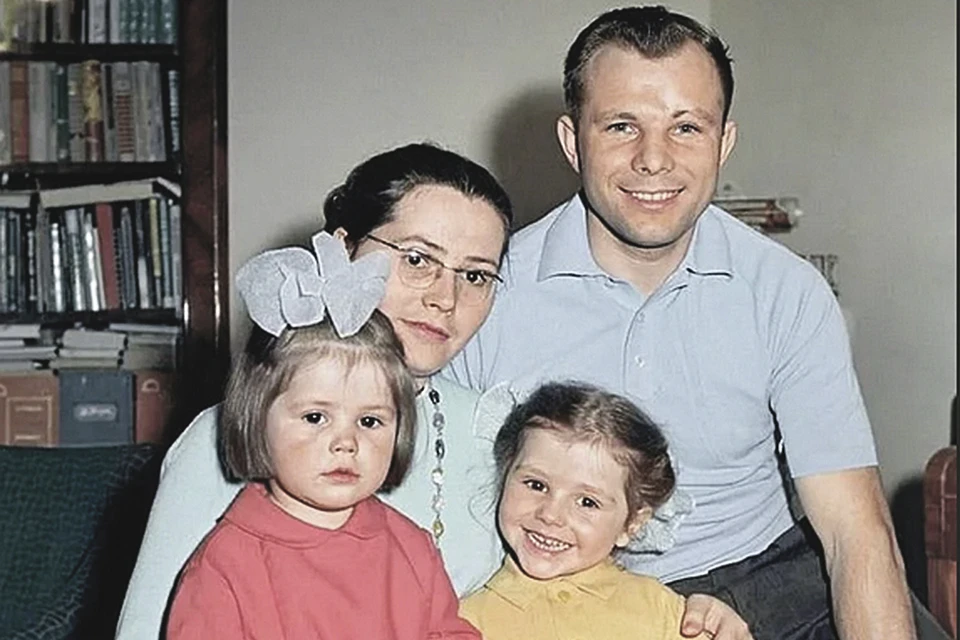 Юрий Алексеевич с женой и дочерьми Галей и Леной были образцовой советской семьей. Фото: Александр МОКЛЕЦОВ/РИА Новости