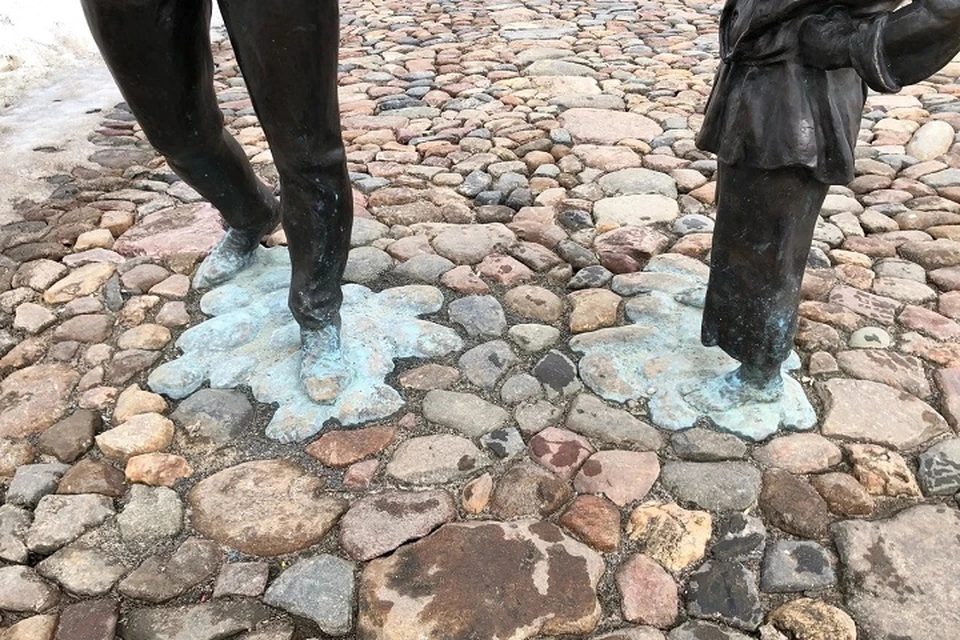 В Рыбинске скульптура Остапа Бендера серьезно пострадала от реагентов. ФОТО: Анатолий Чуль ВКонтакте