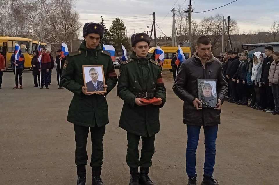 Героя проводили в последний путь со всеми воинскими почестями. Фото: страница главы Сорочинского округа Татьяны Мелентьевой