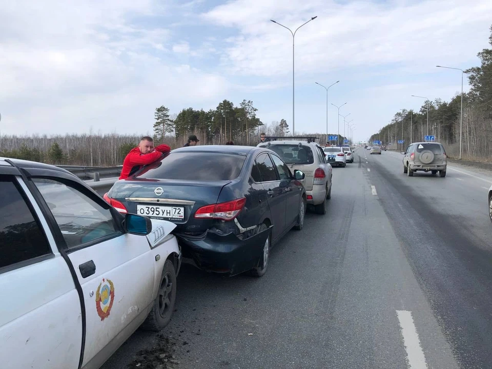 6 автомобилей столкнулись сегодня на автодороге Тюмень-Боровский-Богандинский.