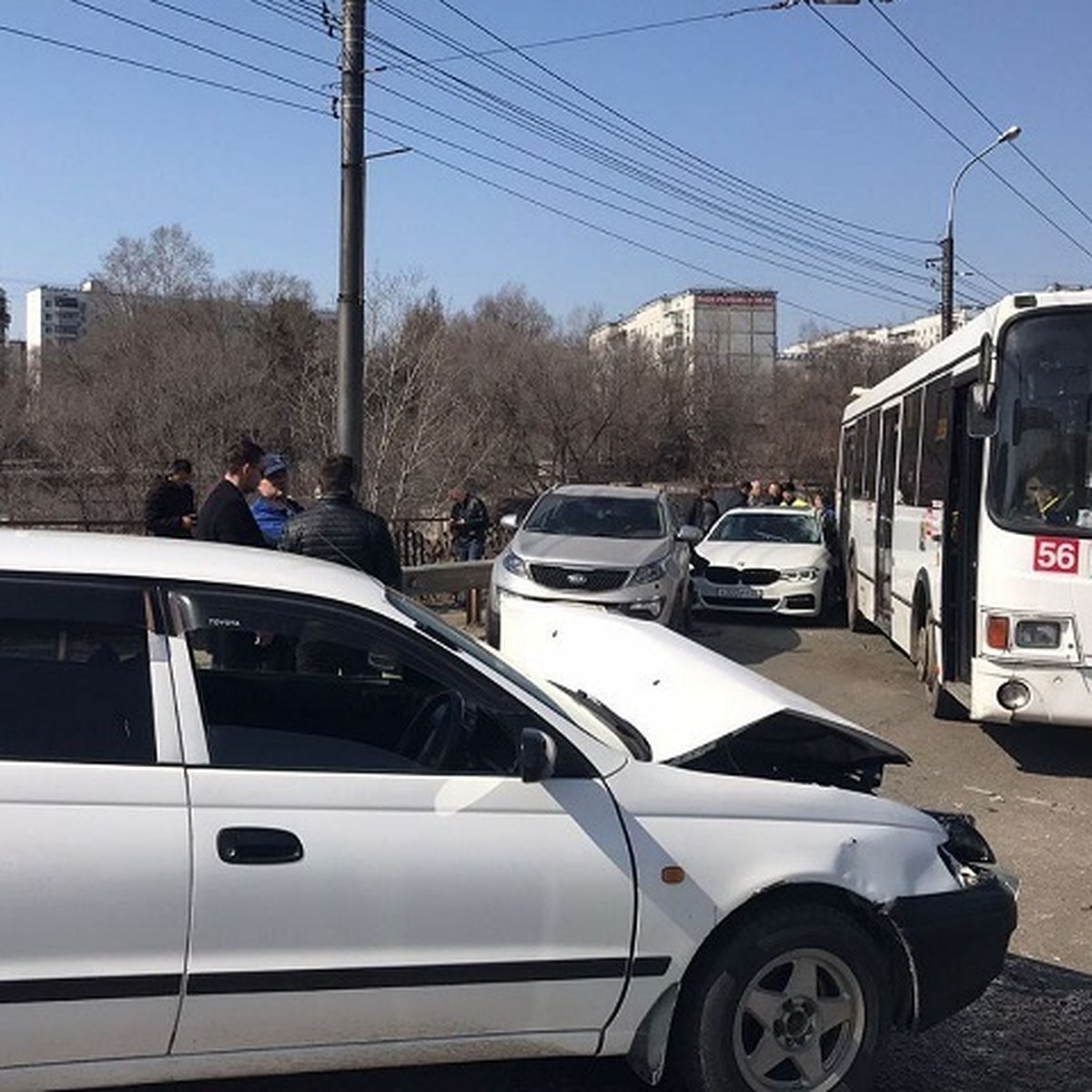 Смял три машины: поломка автобуса стала причиной ДТП в Хабаровске - KP.RU