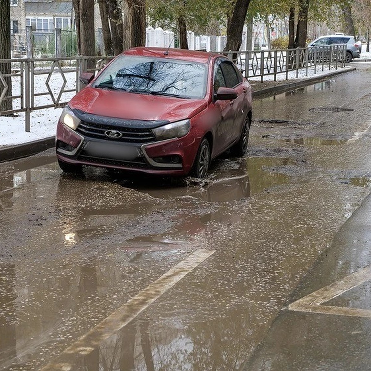 В ГИБДД Самарской области рассказали, что делать, если автомобиль попал в  яму - KP.RU