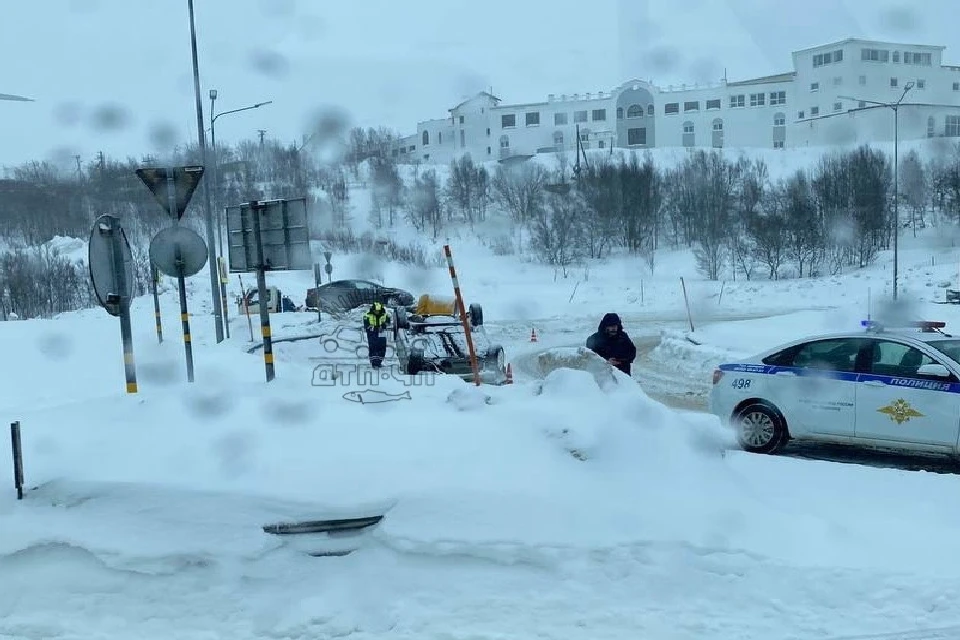 На месте происшествия работали спасатели. Фото: vk.com/murmansk_dtp