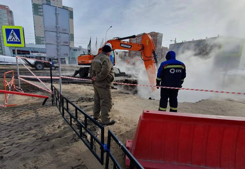 В Красноярске на Взлетке десятки домов остались без воды из-за коммунальной аварии. Фото: СГК