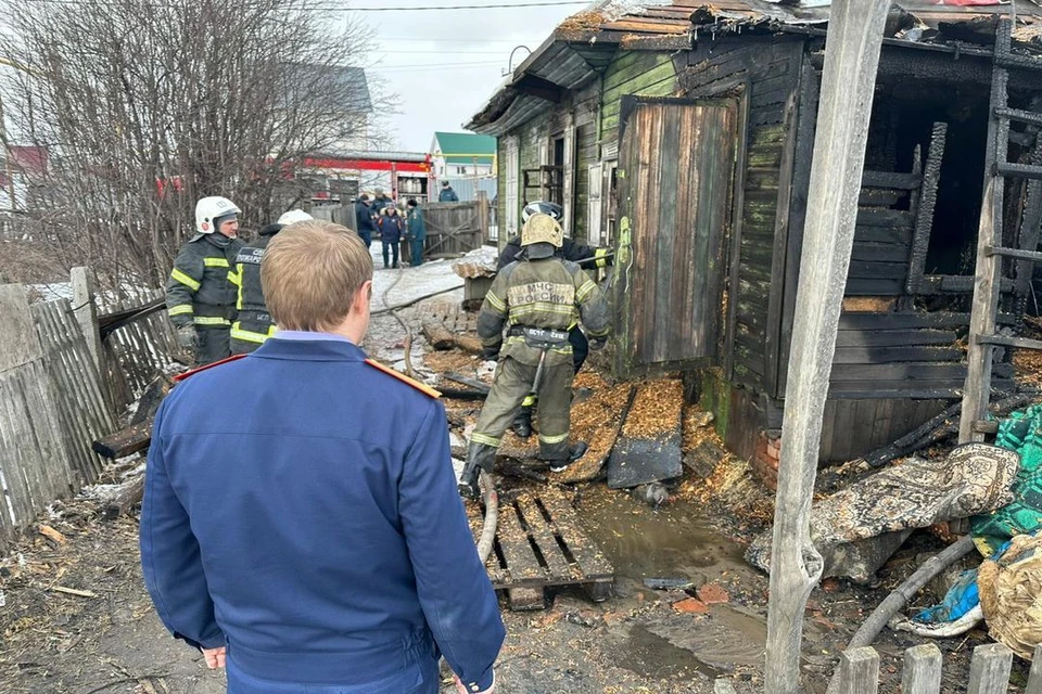 В Первомайском районе Новосибирска сгорел частный дом. Фото: СУ СКР по НСО