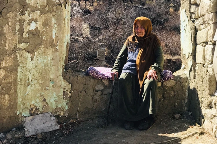 Ждет пропавшего 30 лет назад сына: как одинокая старушка стала единственной жительницей села в Дагестане