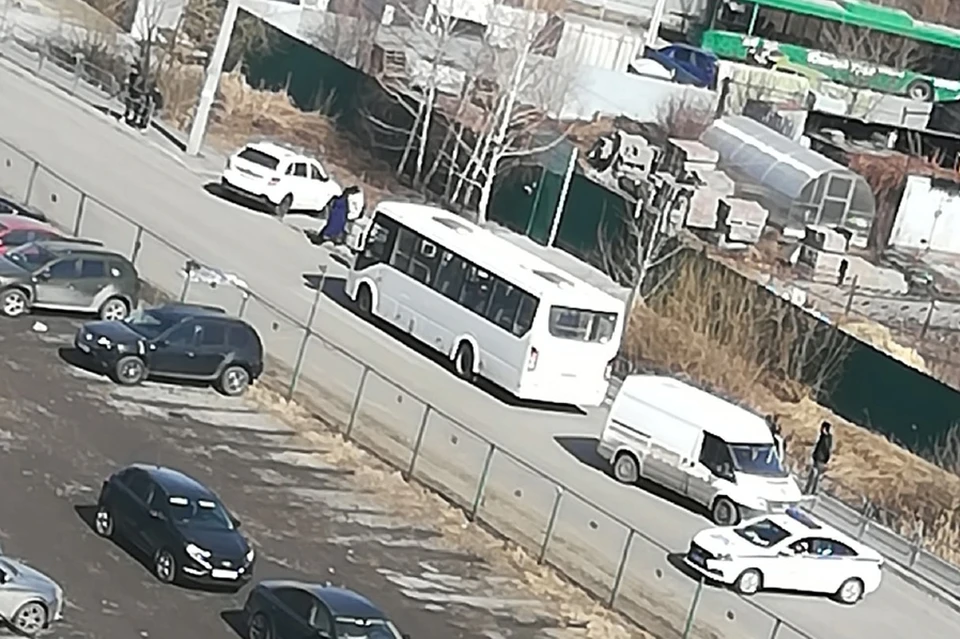 В челябинске обстреляли маршрутку. ДТП Челябинск Чурилово. Авария автобус Челябинск. В Челябинске обстреляли автобус.