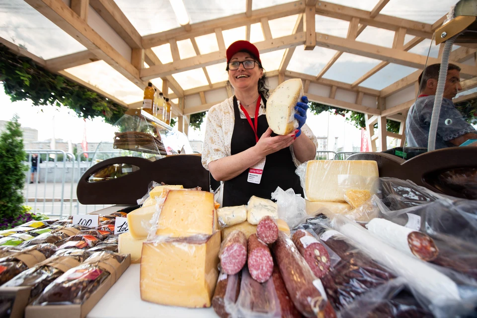 На ярмарке можно купить продукты фермеров.
