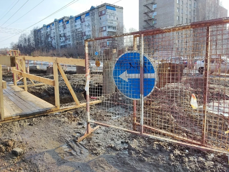 После ремонта тротуары на улице Беринга обещают сделать удобными для граждан с инвалидностью. А пока тут идет замена участков теплотрассы. Фото: Анна Ковалева