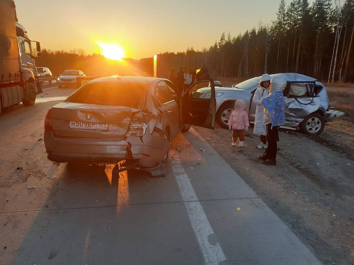 В Челябинской области пострадали два человека в массовом ДТП на трассе М-5  - KP.RU