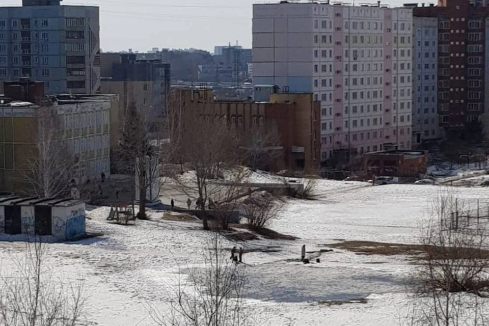 Ребенок провалился в яму с водой. Фото: "Прецедент"