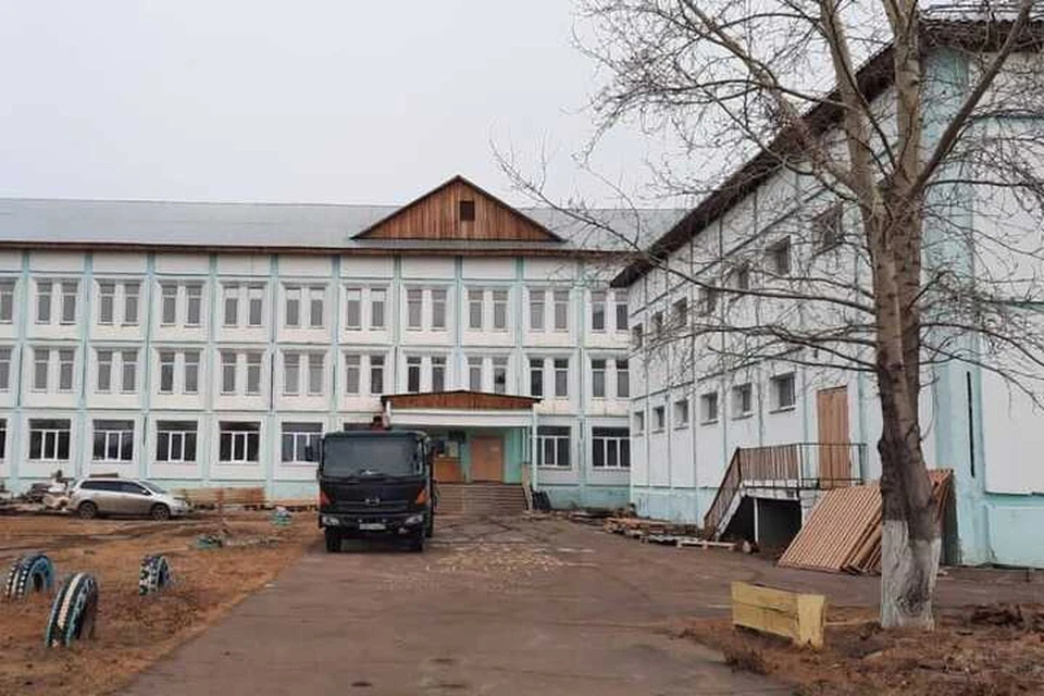 Губернатор Иркутской области поручил завершить капремонт школы в Балаганске до 1 сентября