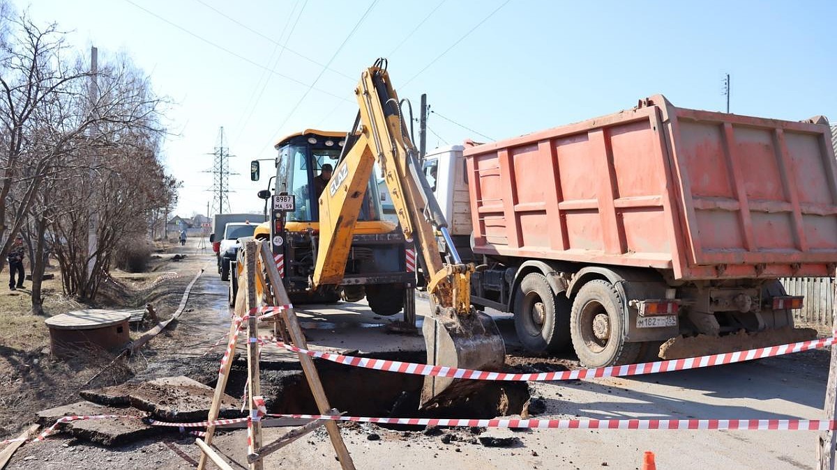 В Осе жители остались без воды из-за аварии на коллекторе - KP.RU