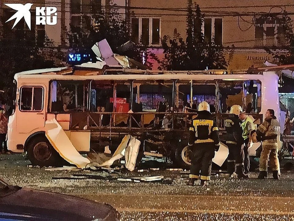 Автобус после взрыва.