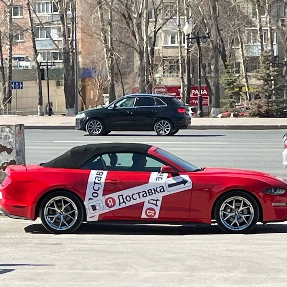 В Самаре заметили курьера доставки на автомобиле Ford Mustang за 5  миллионов рублей - KP.RU