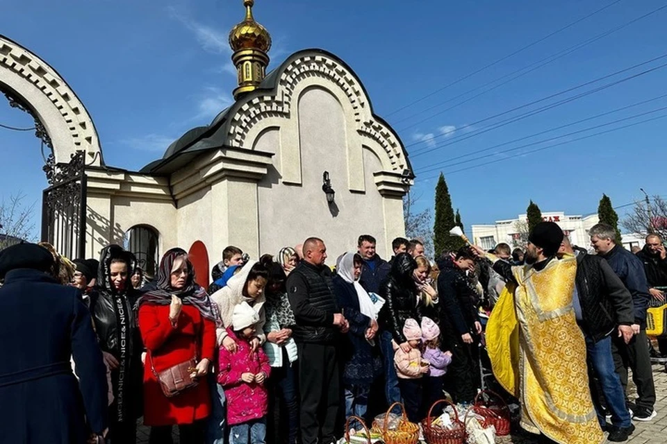 Тысячи верующих посетили праздничные службы