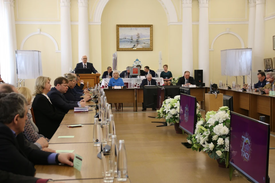 Ректором ТГАСУ в третий раз стал Виктор Власов. Фото: пресс-служба ТГАСУ