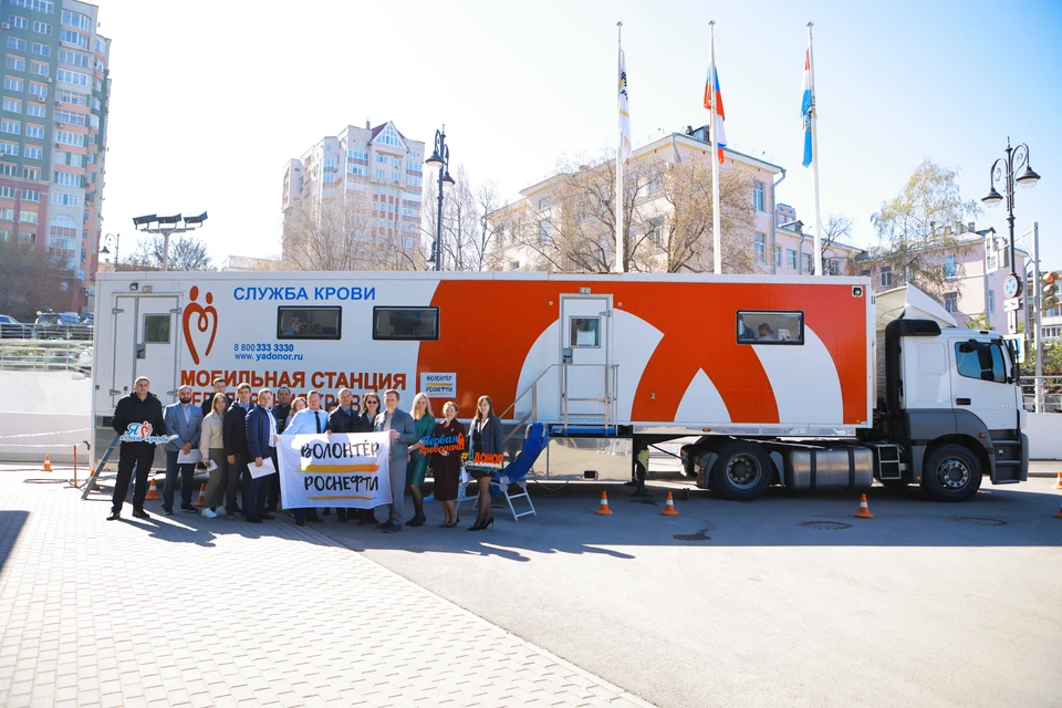 Более сотни сотрудников посетили мобильный пункт переливания крови. Фото: «Самаранефтегаз»