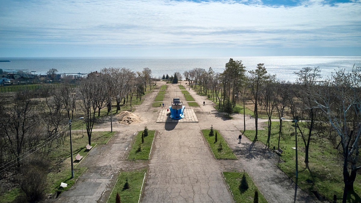 В Мариуполе формируют комфортную городскую среду: Началось благоустройство  самого большого в городе парка и набережной - KP.RU