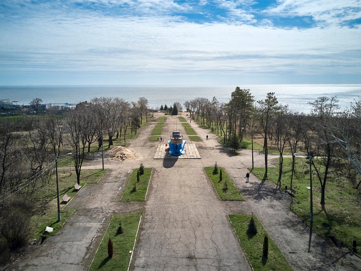 В Мариуполе формируют комфортную городскую среду: Началось благоустройство  самого большого в городе парка и набережной - KP.RU