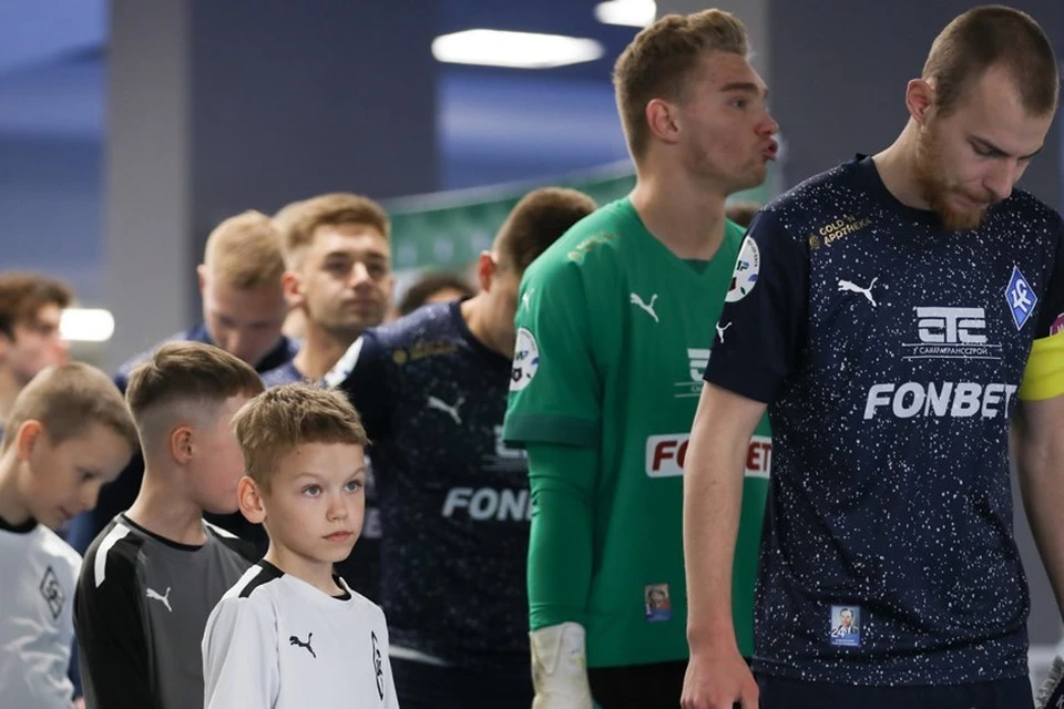 На майках игроков "Крыльев" были размещены портреты космонавтов согласно порядковым номерам. Фото: ПФК "Крылья Советов"
