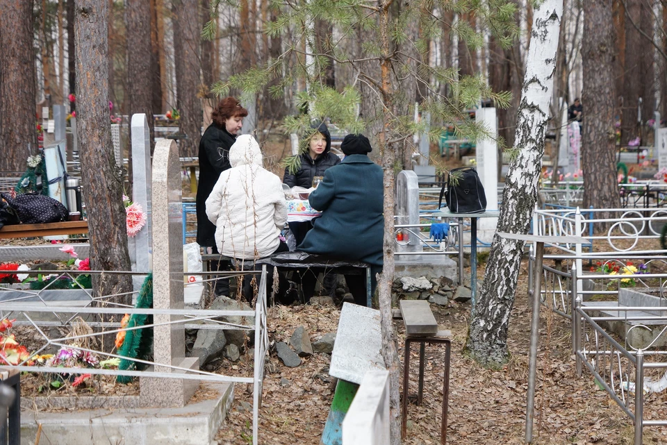 В Новосибирске на Радоницу закроют проезд для автомобилей на кладбища города.
