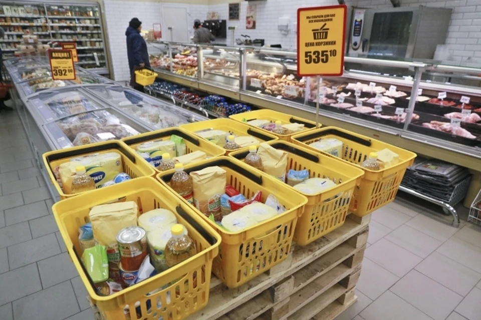 Покупатели устроили драку с продавцами.