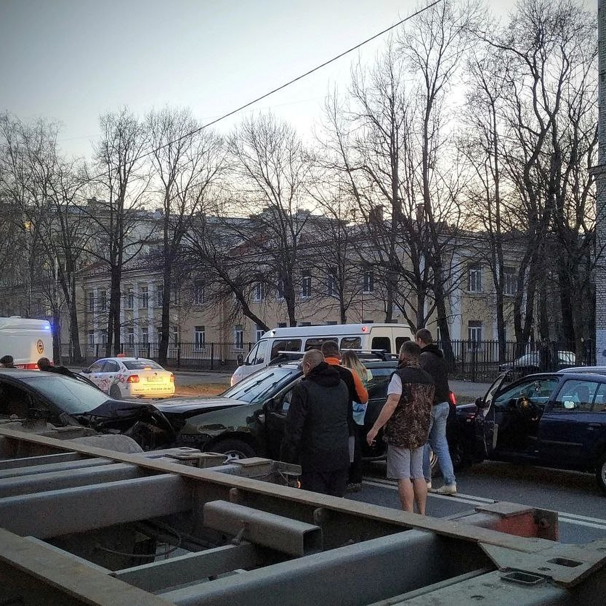 Четыре автомобиля попали в жесткое ДТП на Маршала Говорова в Петербурге -  KP.RU