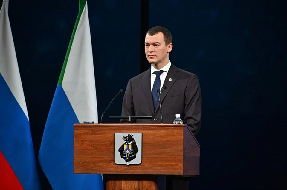 Михаил Дегтярев выступил с отчетом в законодательной думе Хабаровского края Фото: Вячеслав Реутов