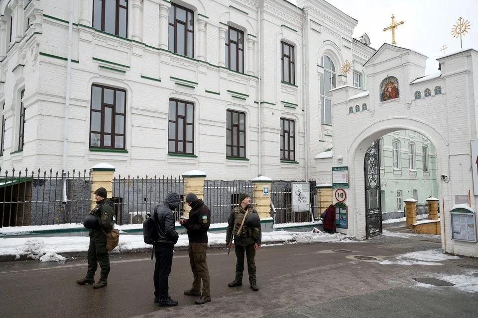 Украинская полиция заблокировала вход в галерею Киево-Печерской лавры