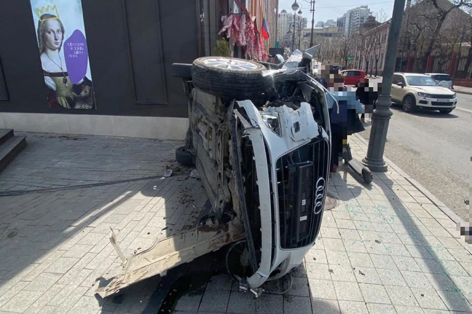 Авария произошла на Пограничной. Фото: telegram-канал @DPS VL.