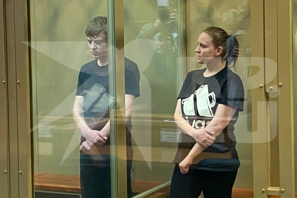 Сергей Бугорков и его жена Алена слушают приговор за убийство пятилетнего сына.