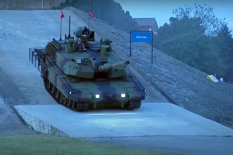 Первый турецкий танк Altay поступил в вооруженные силы для испытаний. Фото: кадр из видео телеканала Haber1.