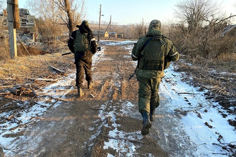 Украинские военные пытаются выходить из Артемовска под видом гражданских