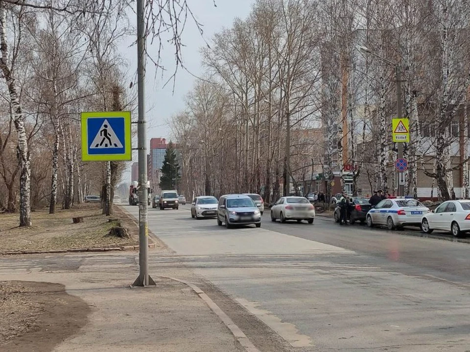 Пожилая женщина попала под колеса Chery в Томске.