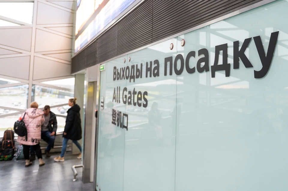 Самолет не смог взлететь из Пулково из-за открытой двери.