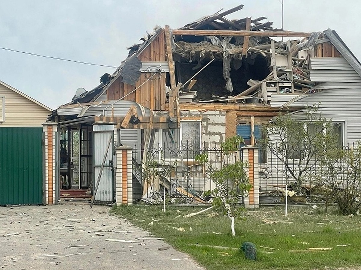 Жителям Брянской области показали фотографии после ночного обстрела Суземки  - KP.RU