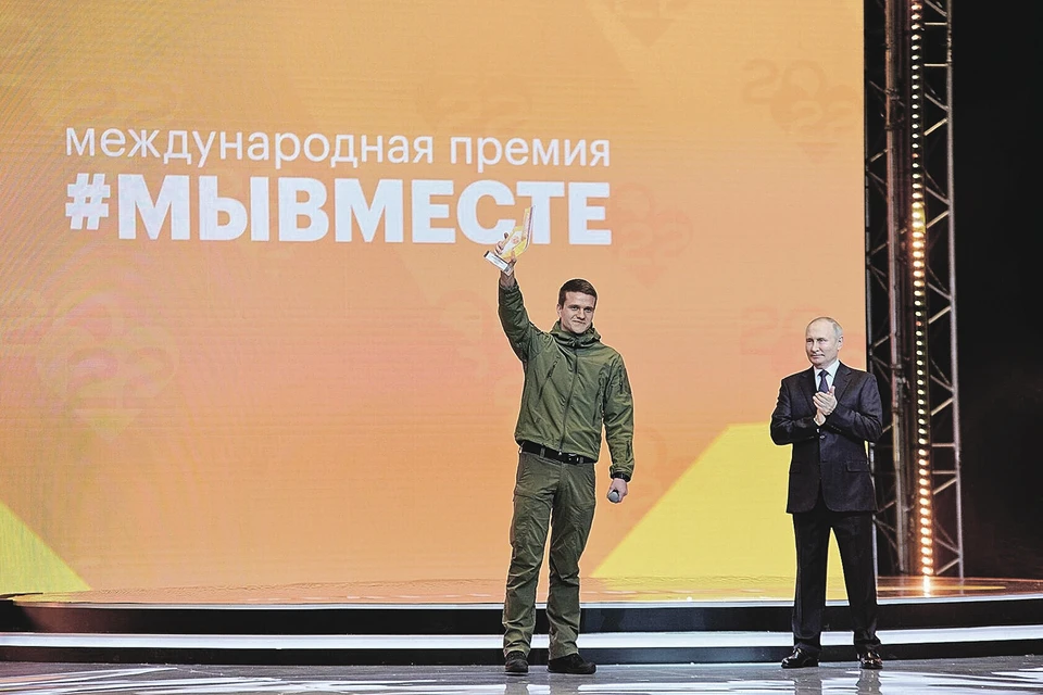 В прошлом году победителем премии стал представитель Донбасса - Владимир Тараненко из ДНР.