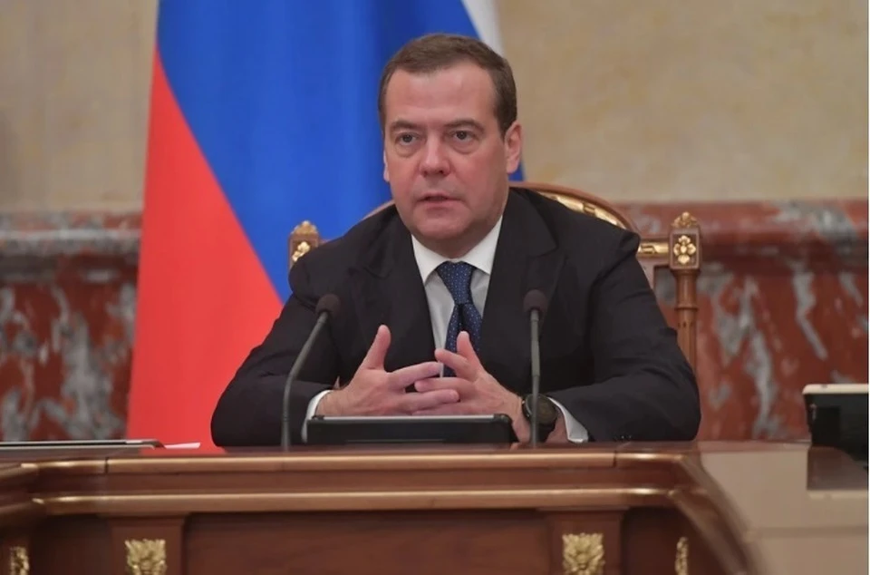 Дмитрий Медведев заявил, что Twitter прогнулся под Госдеп и Украину