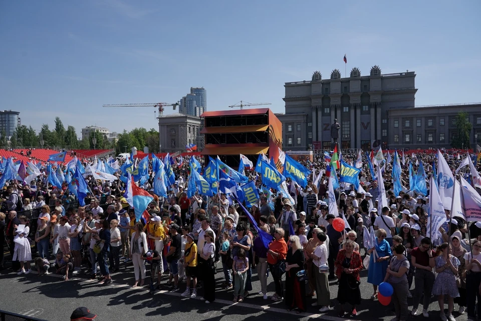 1 мая самарцы собрались на площади Куйбышева. Фото: правительство Самарской области.