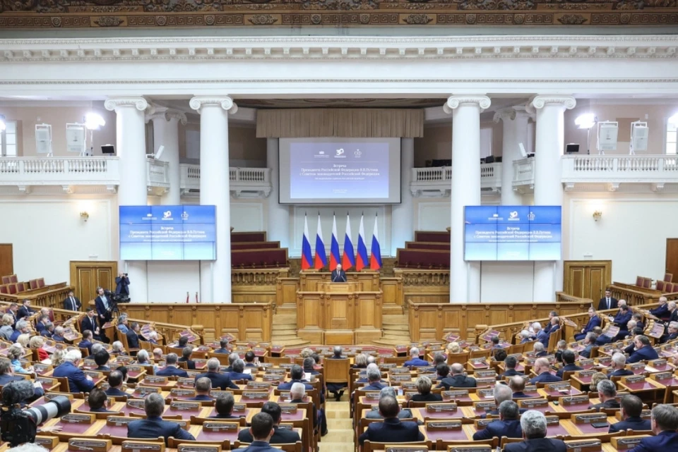 Владимир Путин обсудил меры поддержки участников спецоперации и состояние межбюджетных отношений с членами Совета законодателей РФ.